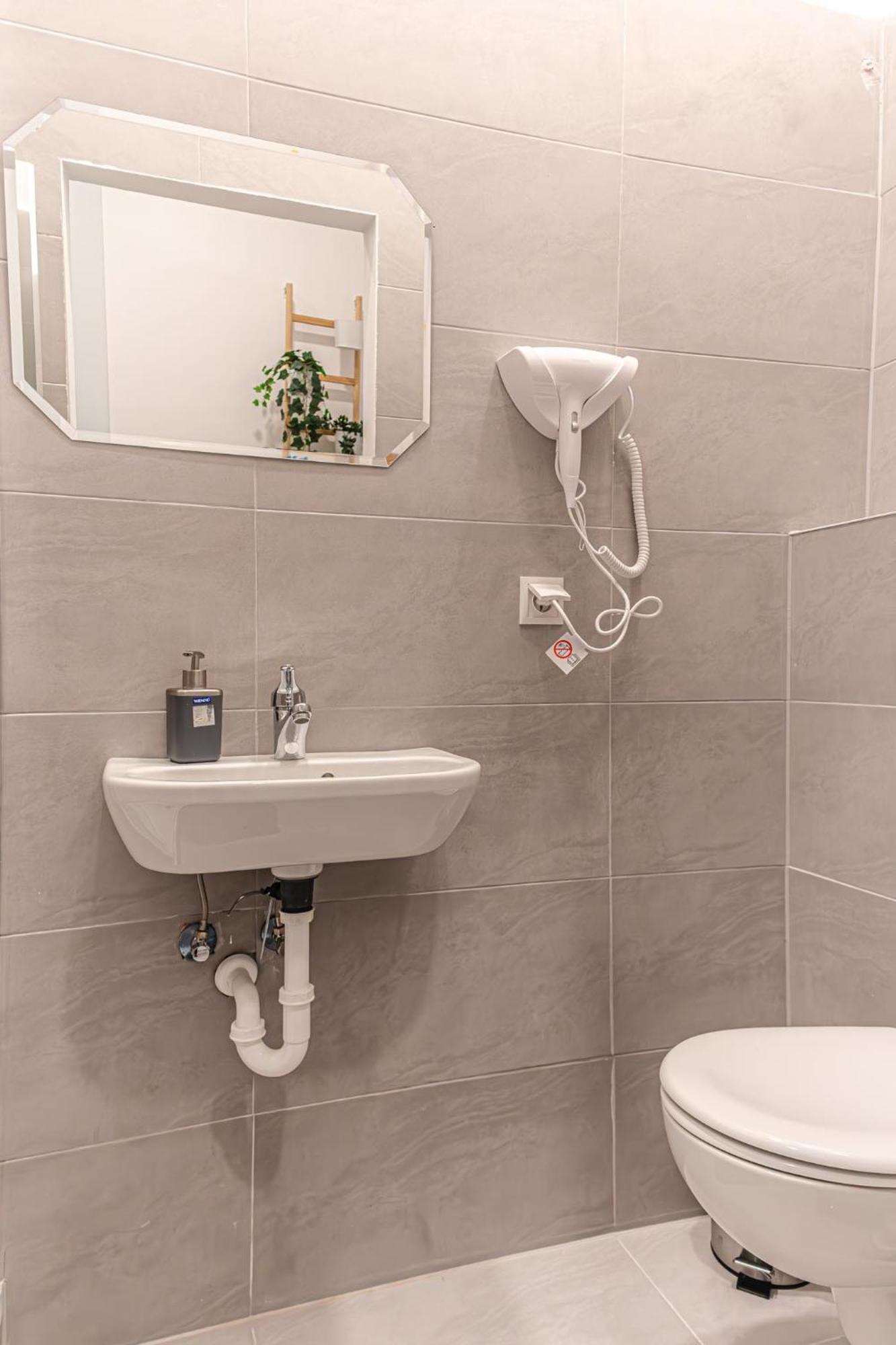 Stylish Studio Apartment Wiener Stadthalle Kültér fotó
